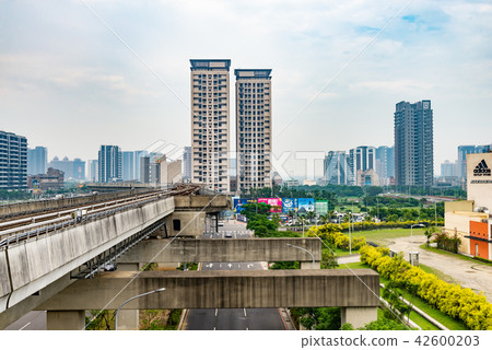 桃園機場捷運高架橋和桃園機場捷運高架橋及周邊風光桃園機場捷運 42600203