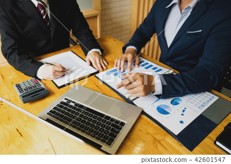 Businessmen present business plans and marketing. 42601547
