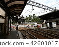 在日本龍安寺的車站等候 42603017