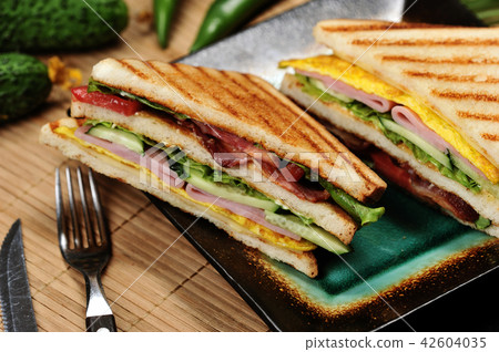 triangular shaped sandwiches with ham  42604035