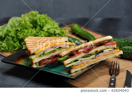 triangular shaped sandwiches with ham  42604043