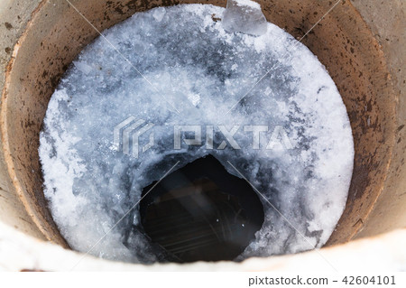 top view of water surface and ice hole in well 42604101