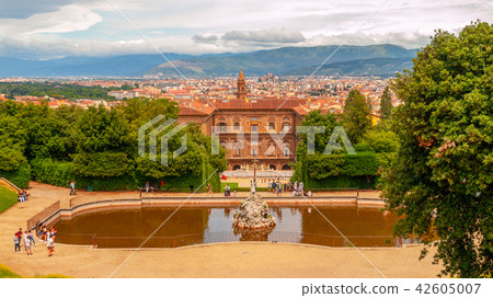 Fountain of Neptune and Palazzo Pitti in Boboli Gardens, Florence, Italy Fountain of Neptune and Palazzo Pitti in Boboli Gardens, Florence, Italy 42605007
