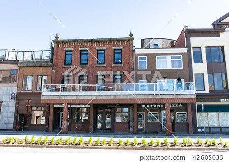 Canadian · Dartmouth 42605033