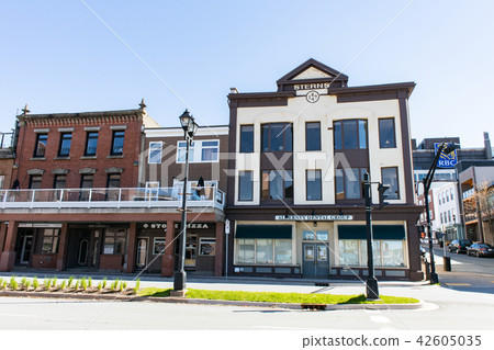 Canadian · Dartmouth Canadian · Dartmouth 42605035