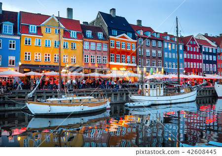 Nyhavn illuminated at night, Copenhagen Nyhavn illuminated at night, Copenhagen 42608445