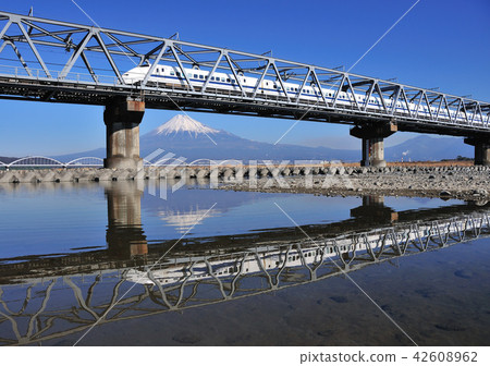 新幹線系列300和倒置Fuji-5062 42608962
