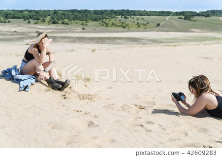 Photographing the model in the sands 42609283
