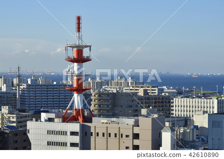 從橫須賀中央公園[夏天]無線電塔和東京灣 42610890