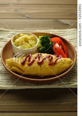 Omelette rice  42610991
