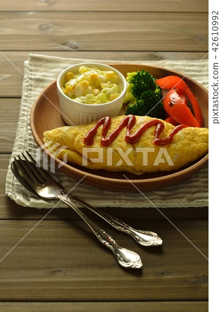 Omelette rice  42610992