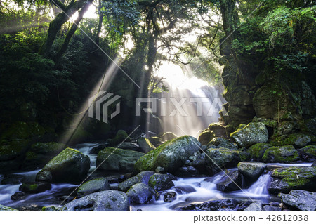 Couple's waterfall 42612038