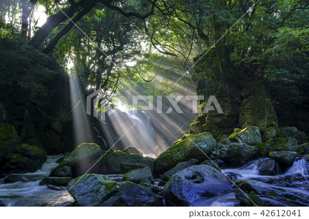 Couple's waterfall 42612041