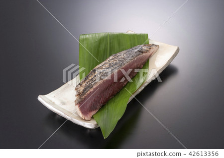 Seared bonito 42613356