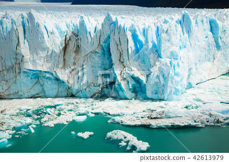 Glacier Perito Moreno, southeast of Argentina 42613979