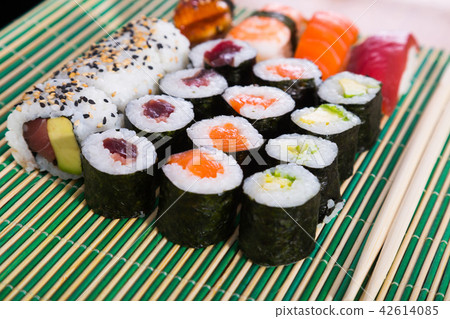 Sushi set in restaurant Sushi set in restaurant 42614085