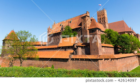View on Malbork Castle in historcal city 42614097
