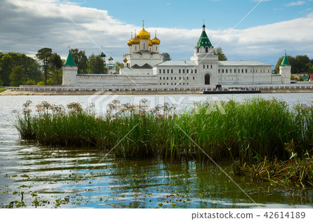 Male Ipatievsky Monastery at cloudy day in Kostroma, Russia Male Ipatievsky Monastery at cloudy day in Kostroma, Russia 42614189