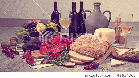 Smoked sturgeon with seafoods and white wine Smoked sturgeon with seafoods and white wine 42614305