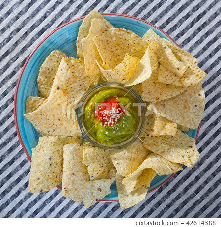 Nachos chips with guacamole Nachos chips with guacamole 42614388