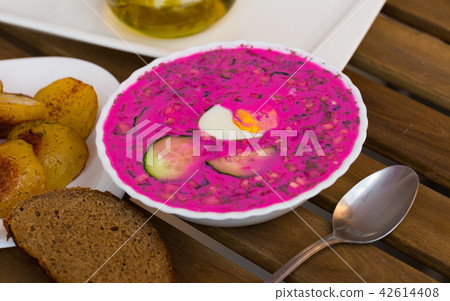 Cold yogurt beetroot soup 42614408