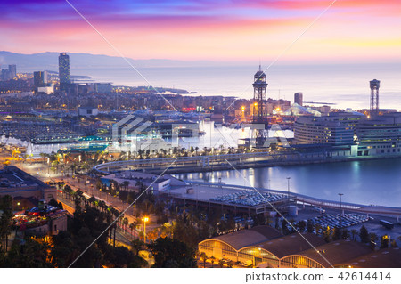 Port Vell at Barcelona in dawn time. Catalonia Port Vell at Barcelona in dawn time. Catalonia 42614414