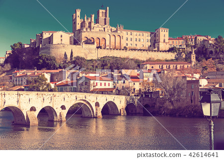 Image of Pont Vieux and St Nazaire Cathedral in Beziers Image of Pont Vieux and St Nazaire Cathedral in Beziers 42614641