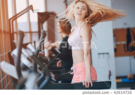 girls in a gym 42614726