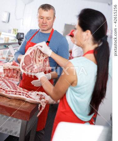 Positive sellers discussing of quality meat 42615256