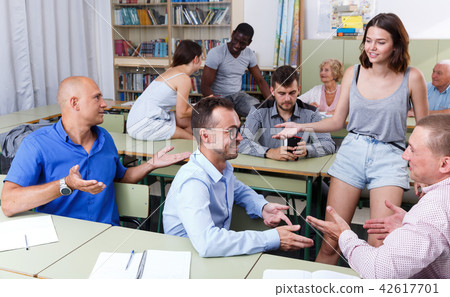 Group different ages discussion during course 42617701