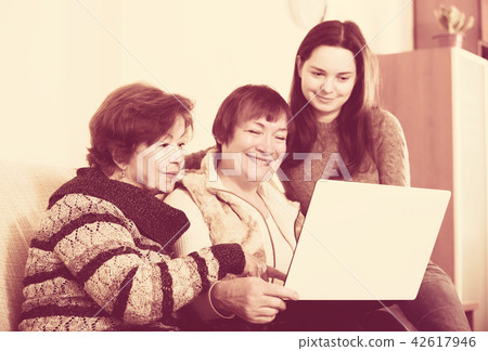 Three women with laptop 42617946