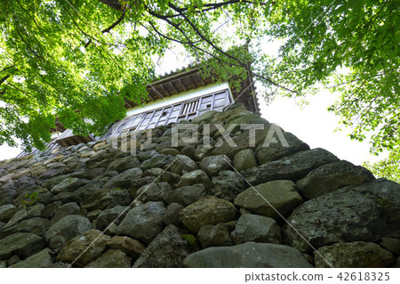 The oldest architectural style in the existing castle tower The summer of Maruoka castle in Fukui Prefecture 42618325