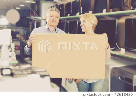 Family purchased and packed appliances for house 42618480