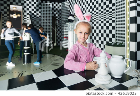 Children in quest room Children in quest room 42619022