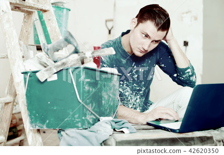 Builder handyman with laptop 42620350