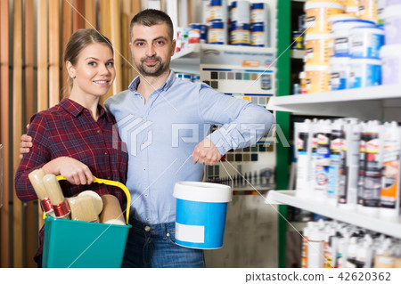 Adult female with male are demonstraiting paint 42620362