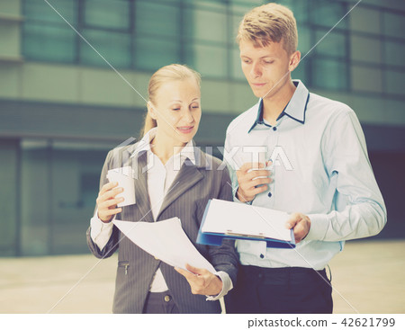 Couple enterpreneurs are examining documents Couple enterpreneurs are examining documents 42621799