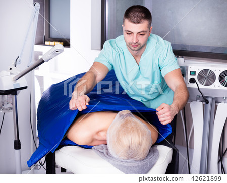 Cosmetologist during hardware procedure Cosmetologist during hardware procedure 42621899