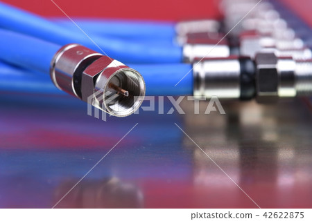 Coaxial cable with selective focus 42622875