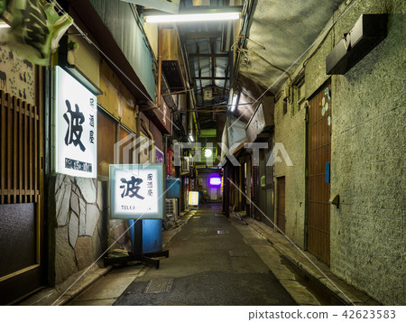 Kyoto Tateishi Nombe Yokocho night view (August 2018) 42623583