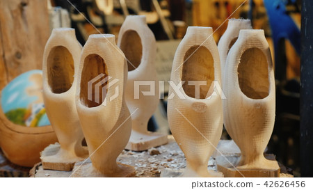 Blanks for traditional wooden shoes in the Netherlands - klomps 42626456