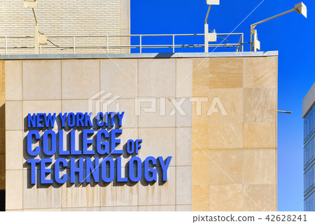Inscription  the wall of the building of Brooklyn 42628241
