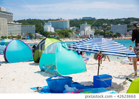 Landscape of the bathing parasol and tent Landscape of the bathing parasol and tent 42628668