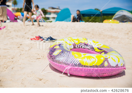 沙灘和浮動輪 42628676