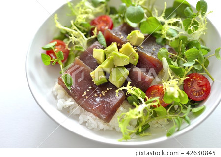 Tuna and avocado salad bowl Tuna and avocado salad bowl 42630845