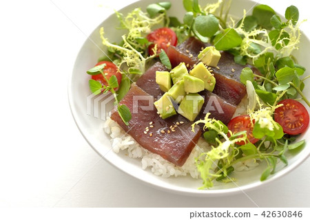 金槍魚和鱷梨沙拉碗 42630846