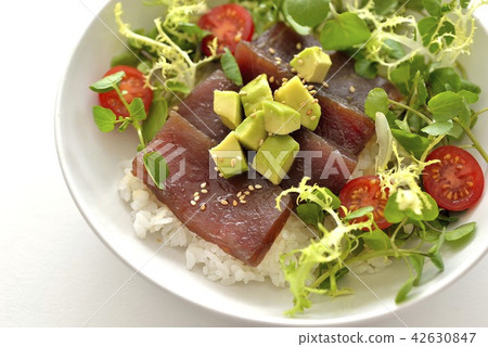 金槍魚和鱷梨沙拉碗 42630847