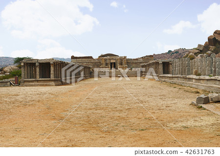 Shiva temple, Hampi, Karnataka, India Shiva temple, Hampi, Karnataka, India 42631763