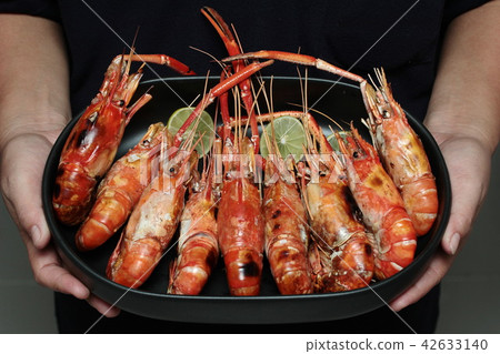 Streamed large fresh prawns served on Korean plate 42633140