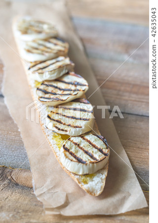 Sandwich with grilled aubergines 42635043